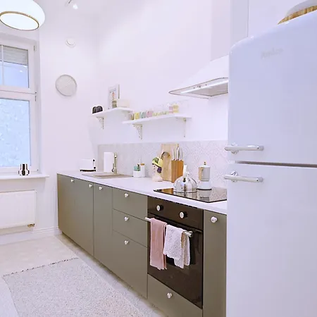 Modern Pastel Victus Close To The Railway Station By Renters Apartamento