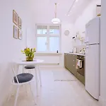 شقة Modern Pastel Apartment Victus Close To The Railway Station By Noclegi Renters