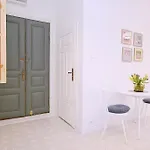 Modern Pastel Apartment Victus Close To The Railway Station By Noclegi Renters *