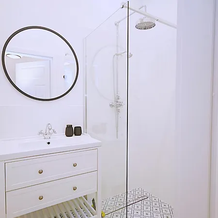 Modern Pastel Apartment Victus Close To The Railway Station By Noclegi Renters