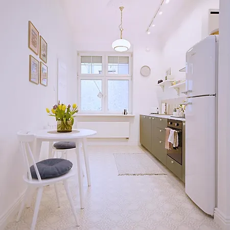 아파트 Modern Pastel Victus Close To The Railway Station By Renters