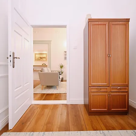 Modern Pastel Apartment Victus Close To The Railway Station By Noclegi Renters شقة سوبوت