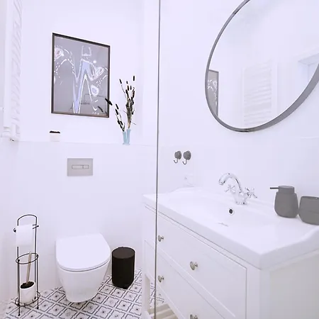 Modern Pastel Victus Close To The Railway Station By Renters Апартаменты *
